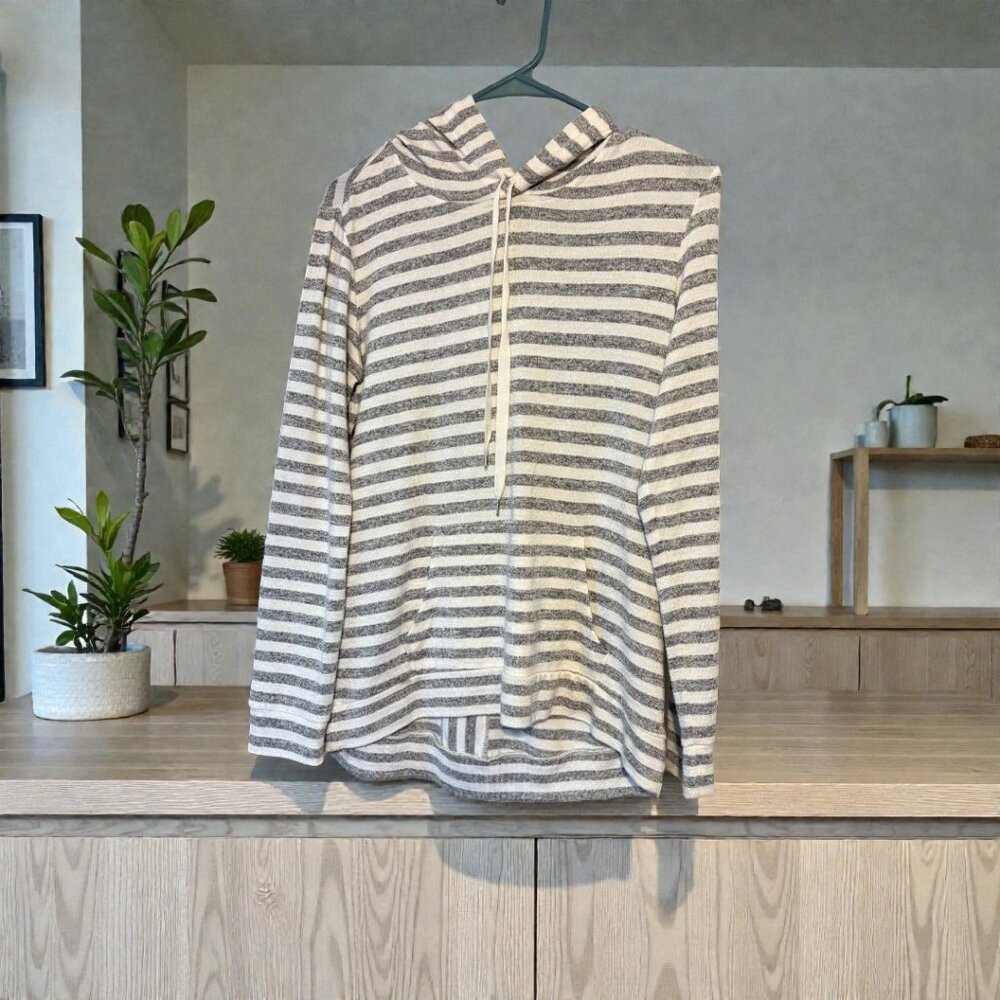 Grey and White Hooded Shirt with Pockets Small